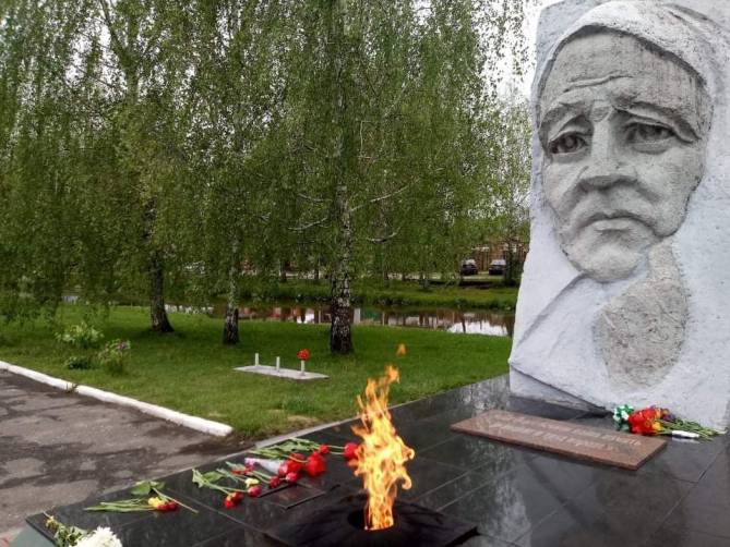  В Новозыбкове героиня скандала с воинским захоронением построит памятник пограничникам