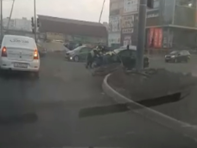 В Брянске сняли на видео последствия жуткого ДТП у «Спортмастера»
