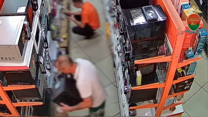 В Брянске уголовник украл в магазине микроволновку