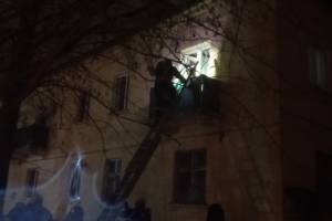 В Брянске на Почтовой из горящей квартиры спасли трех человек