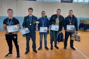Брянские спасатели взяли золото чемпионата по гиревому спорту
