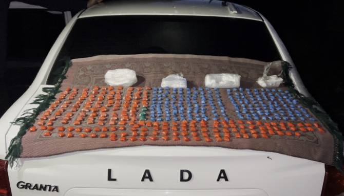 В Брянске задержали двоих наркосбытчиков с 1200 свёртками мефедрона и «солей»