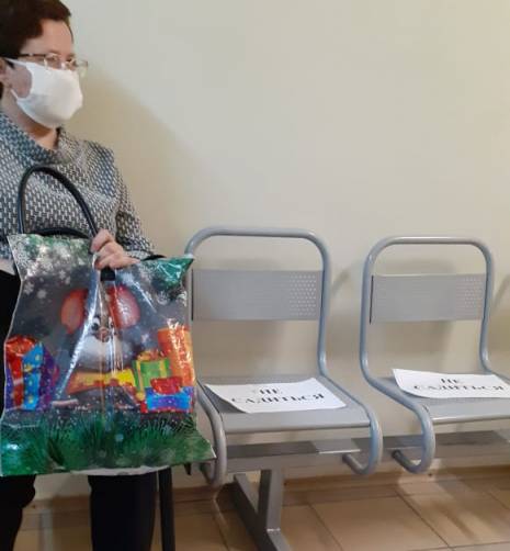 В Брянском диагностическом центре учат посетителей не сидеть бок о бок