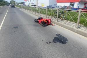 В Брянске 37-летняя женщина без прав перевернулась на мотоцикле и сломала бедро