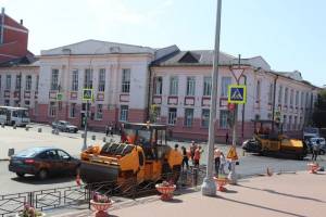 В Клинцах заасфальтировали центральный перекресток города