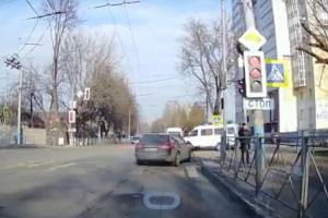 В Брянске сняли на видео неадекватного водителя