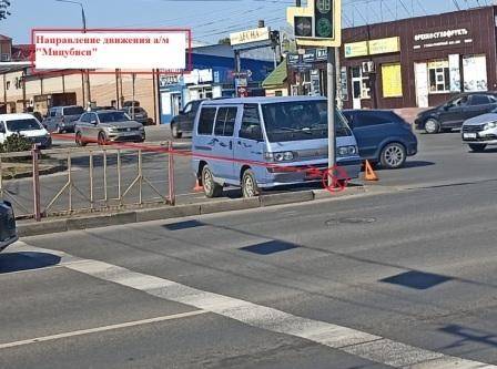 В Брянске 71-летний автомобилист протаранил светофор и сломал ребра