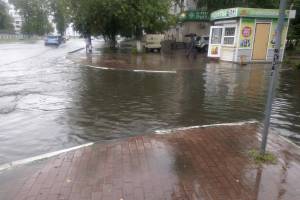 В Брянске улицы Бежицкого района скрылись под водой