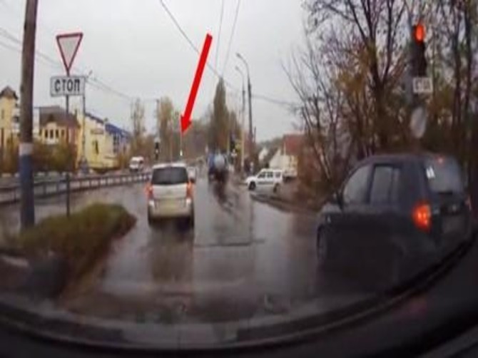 В Брянске водителя Opel оштрафовали за проезд на красный