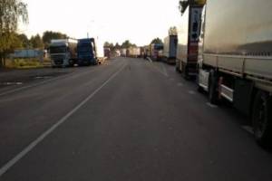 На брянской границе с Беларусью возникла огромная пробка из грузовиков