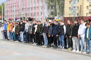 В Брянске на площади Партизан провели День призывника