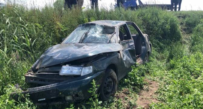 На брянской трассе ВАЗ вылетел в кювет: 39-летний водитель сломал позвоночник