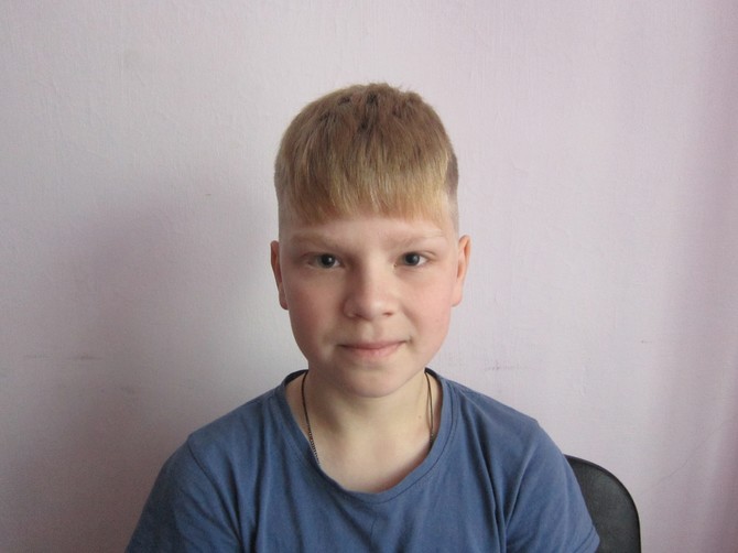 В Брянске ищут семью 13-летнему Артему