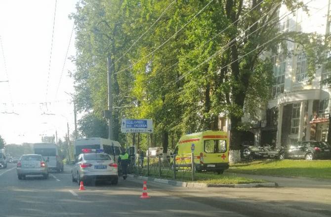 В Брянске у автовокзала маршрутка №40 попала в ДТП 