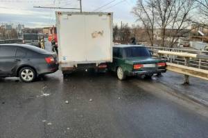 В Брянске в двух массовых ДТП разбились 17 автомобилей и 3 троллейбуса