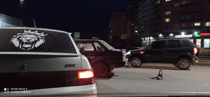В Брянске на улице Флотской произошла автомобильная авария