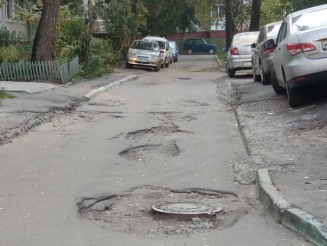 На улице Брянского Фронта потребовали отремонтировать убитую дорогу