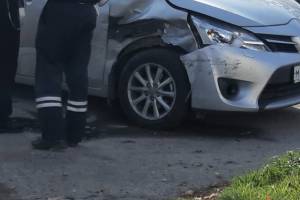 В Новозыбкове на перекрёстке разбились две легковушки