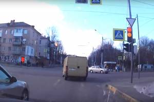 В Брянске сняли на видео лихача в Володарском районе