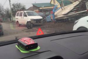В Брянске два автомобиля снесли стелу «Чашин курган»