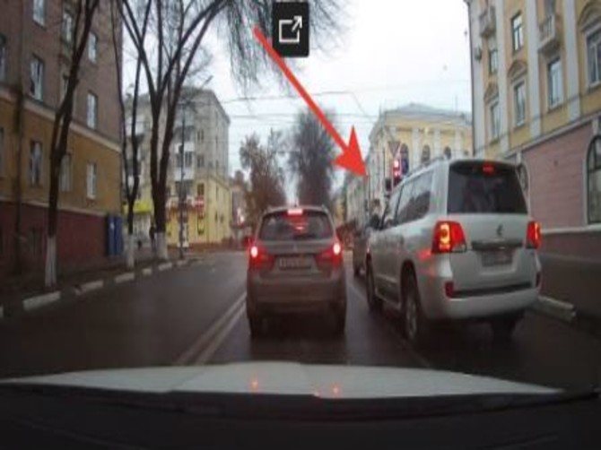 В Брянске автохама на «Тойота Ленд Крузер» оштрафовали на 500 рублей