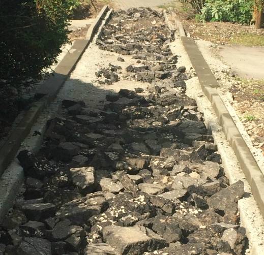 В Брянске возмутились затянувшимся ремонтом тротуара на улице Бежицкая
