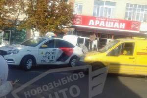 В Новозыбкове таксист протаранил автомобиль курьерской службы