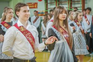 В школах Брянска для прозвенел последний звонок