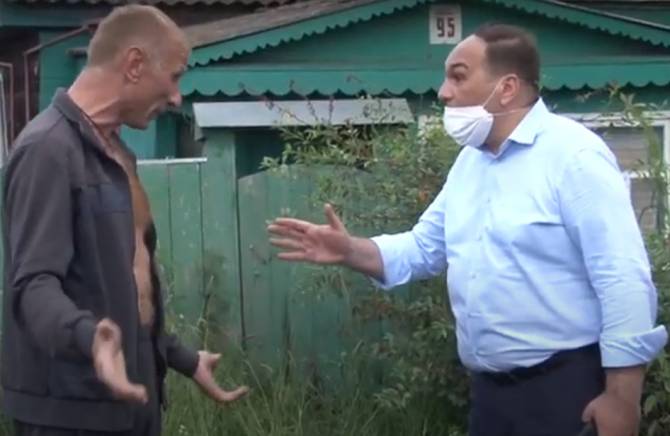В Брянске к пострадавшим от потопа жителям приехали чиновники