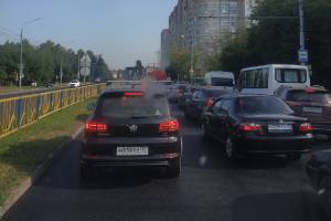 Брянские автомобилисты встали в пробке на проспекте Станке Димитрова
