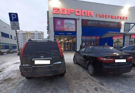 В Брянске водителя оштрафовали за наглую парковку возле ТЦ «Европа»