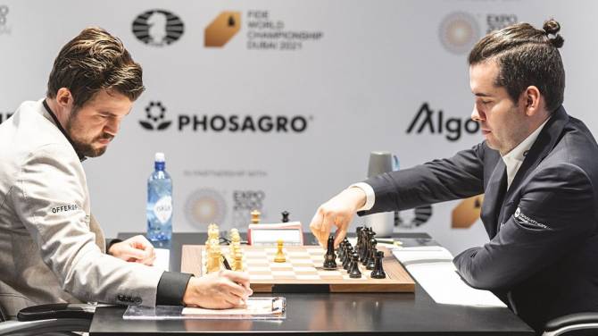 Брянский шахматист Непомнящий в восьмой партии проиграл Карлсену