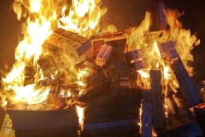 На Брянщине сожгли 4 тысячи пачек белорусских сигарет