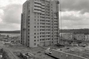 Брянцам показали стройку многоэтажки в микрорайоне Московском в 1990 году