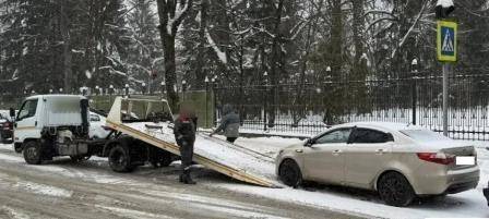 В Брянске за день на штрафстоянку увезли 5 машин автохамов