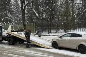 В Брянске за день на штрафстоянку увезли 5 машин автохамов