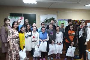 Брянские волонтеры устроили праздник для инвалидов и подростков-сирот