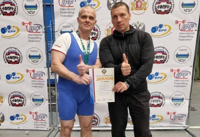 Брянский спортсмен взял «серебро» на первенстве России по пауэрлифтингу
