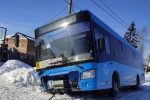 В Брянске автобус №9 попал в серьезную аварию
