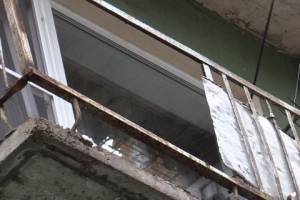 В Унече едва не рухнулу аварийный балкон