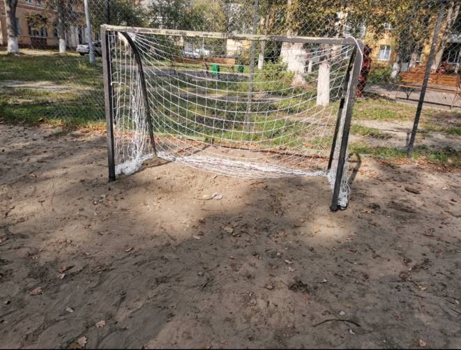 Детям Белых Берегов подарили футбольные ворота