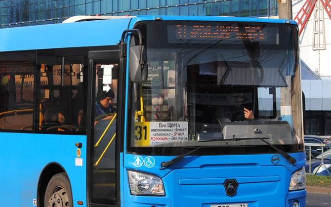В Брянске водитель автобуса №31 уронил 65-летнюю женщину
