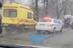 В Брянске на улице Советской столкнулись 2 легковушки