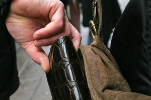 В Брянске у матери-одиночки украли в маршрутке кошелек с 8 тысячами рублей