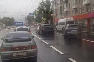 В Брянске на улице Ульянова столкнулись две легковушки