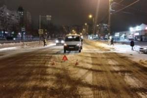 В Брянске водитель «ГАЗ» сломал ногу 47-летней женщине