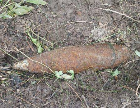 Возле села в Карачевском районе нашли артиллерийский снаряд