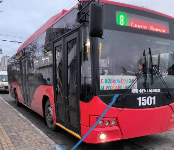 На дороги Брянска вышли новые красные троллейбусы