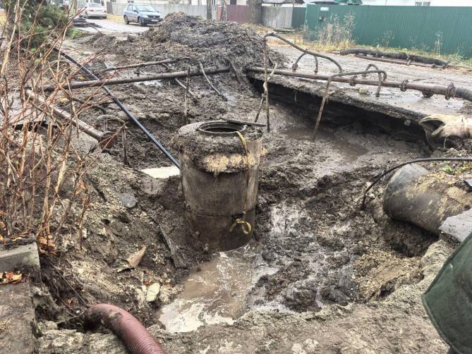В Брянске из-за прорыва водопровода без воды остались жители улицы Кромской