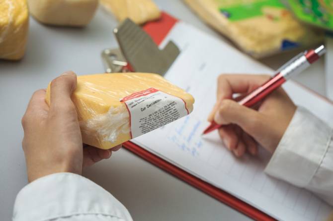 Сыр «Российский» двух брянских производителей забраковали в Роскачестве